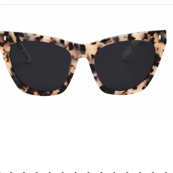 Free People Lexi Polarized Sunglasses NWT - Picture 3 of 9